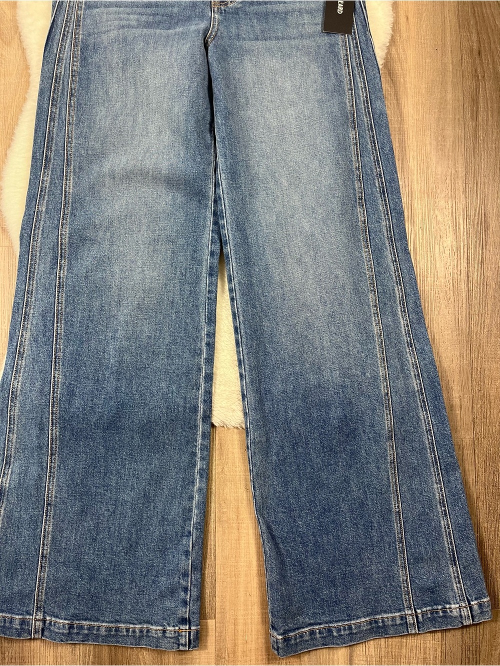 Veronica Beard Taylor Godet Wide-Leg Jeans - Picture 5 of 13